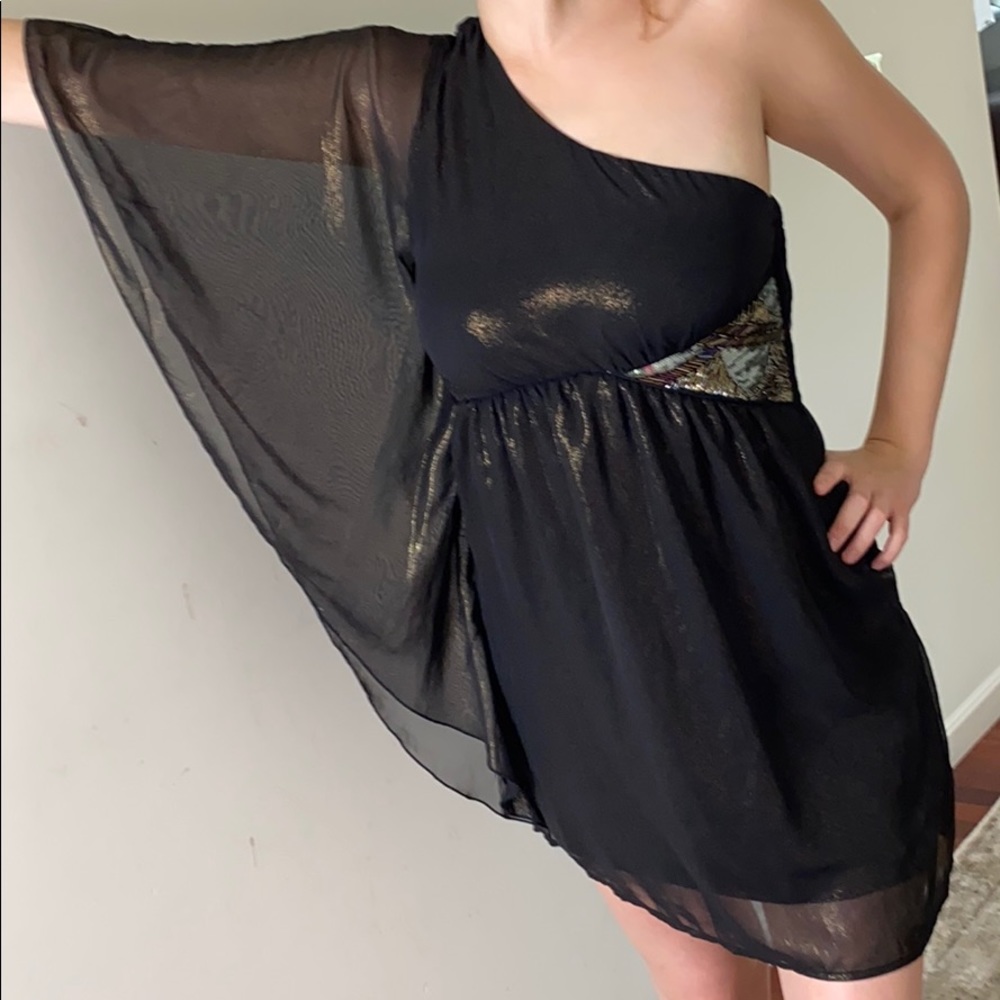 ♥️As u wish black with gold metallic one shoulder